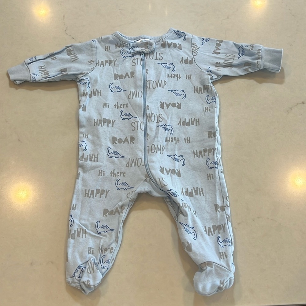 Gerber baby footie, excellent condition, size 0-3 months.